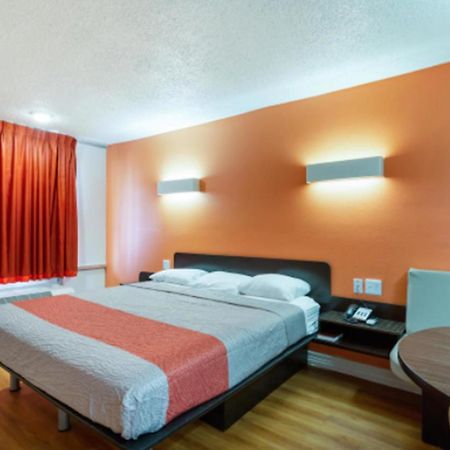 Motel 6-Houston, Tx - East Экстерьер фото