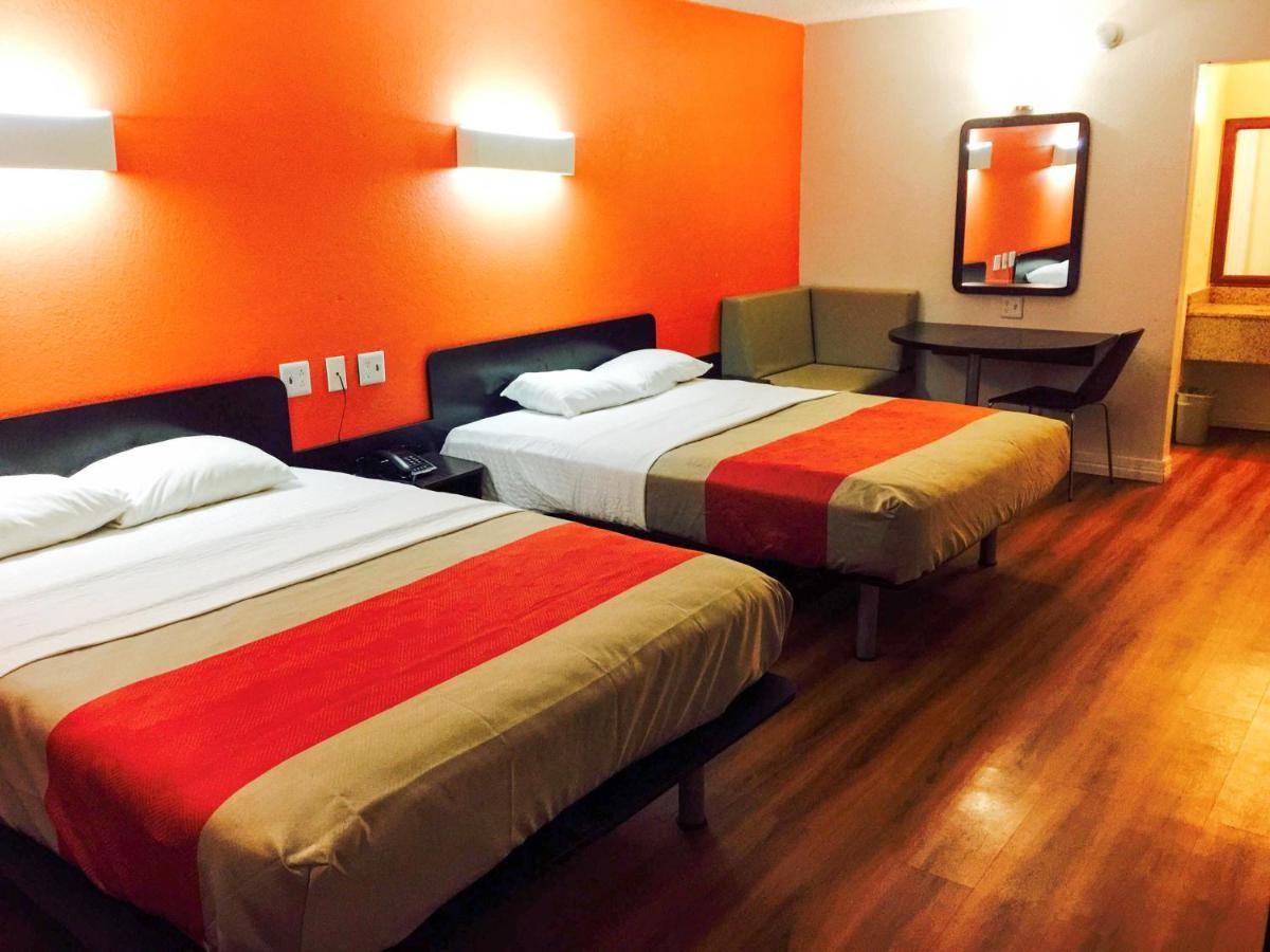 Motel 6-Houston, Tx - East Экстерьер фото