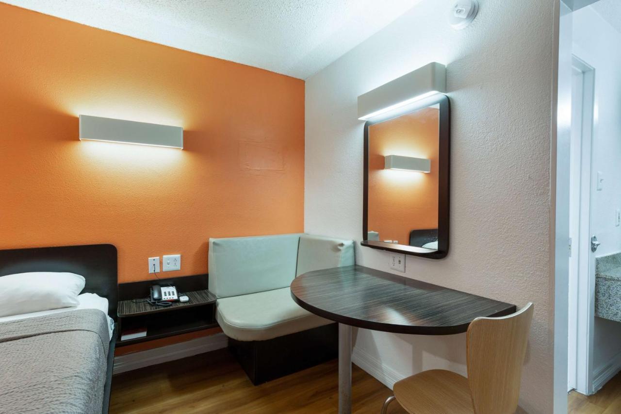 Motel 6-Houston, Tx - East Экстерьер фото