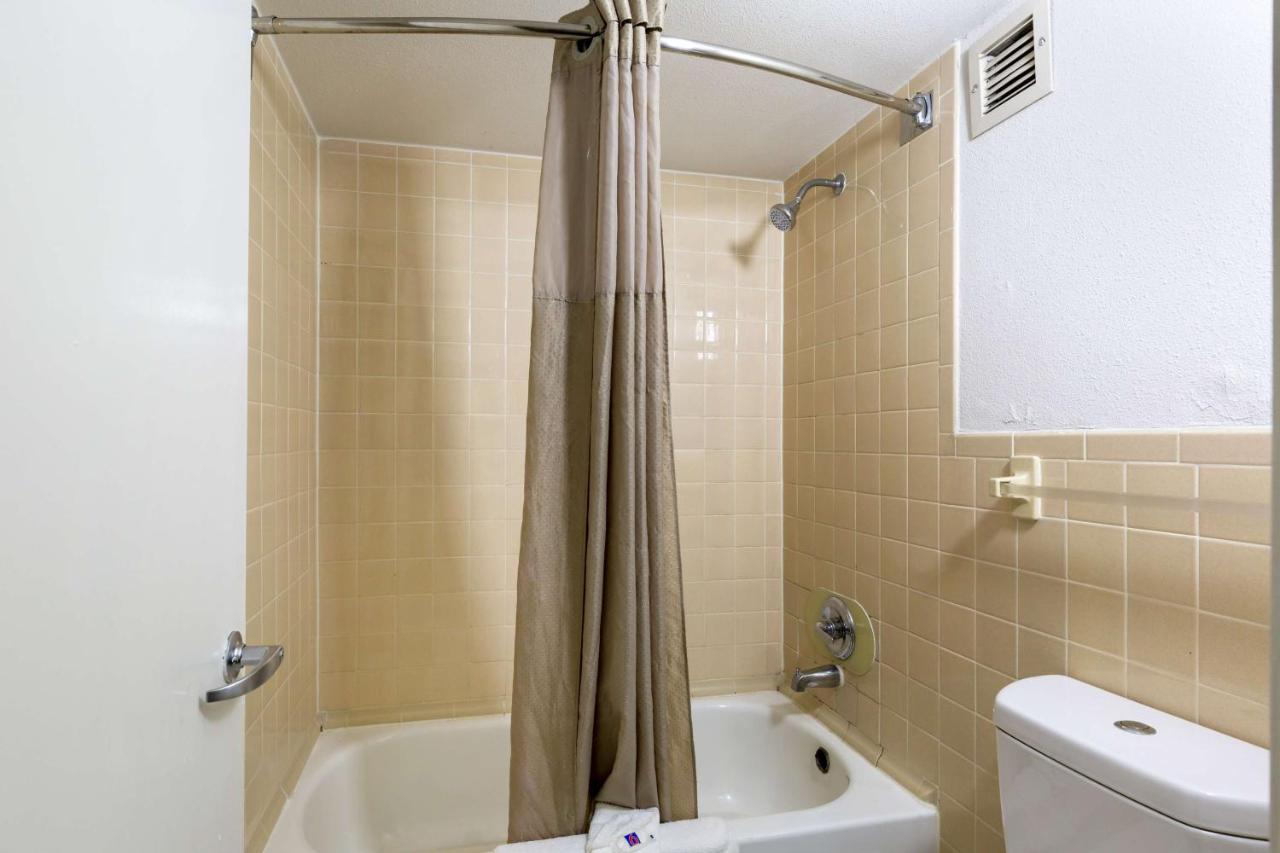Motel 6-Houston, Tx - East Экстерьер фото