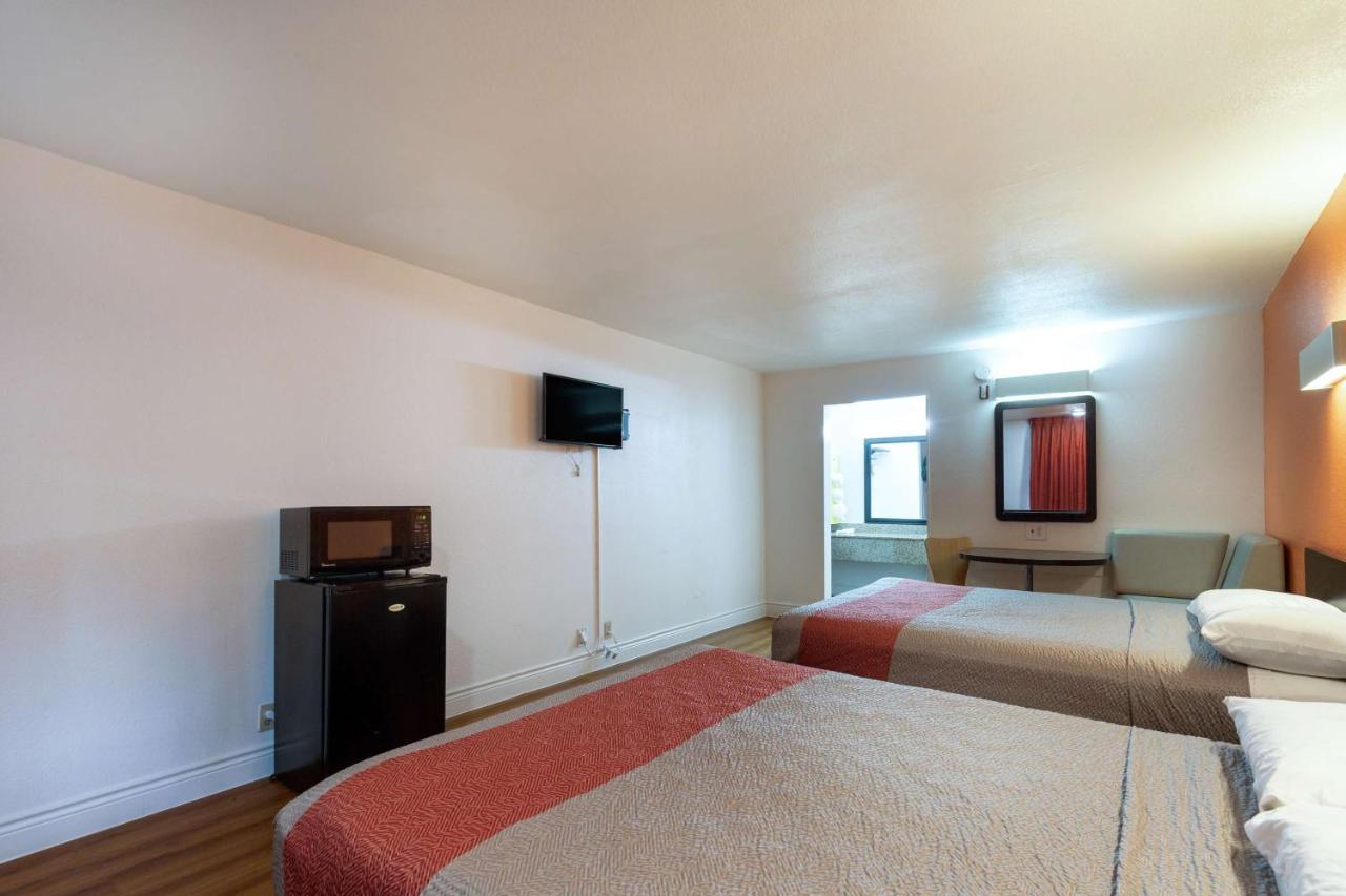 Motel 6-Houston, Tx - East Экстерьер фото