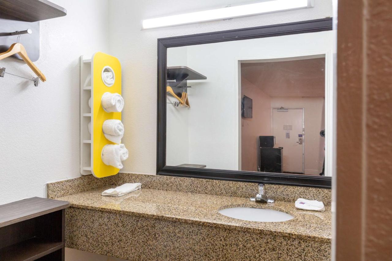 Motel 6-Houston, Tx - East Экстерьер фото