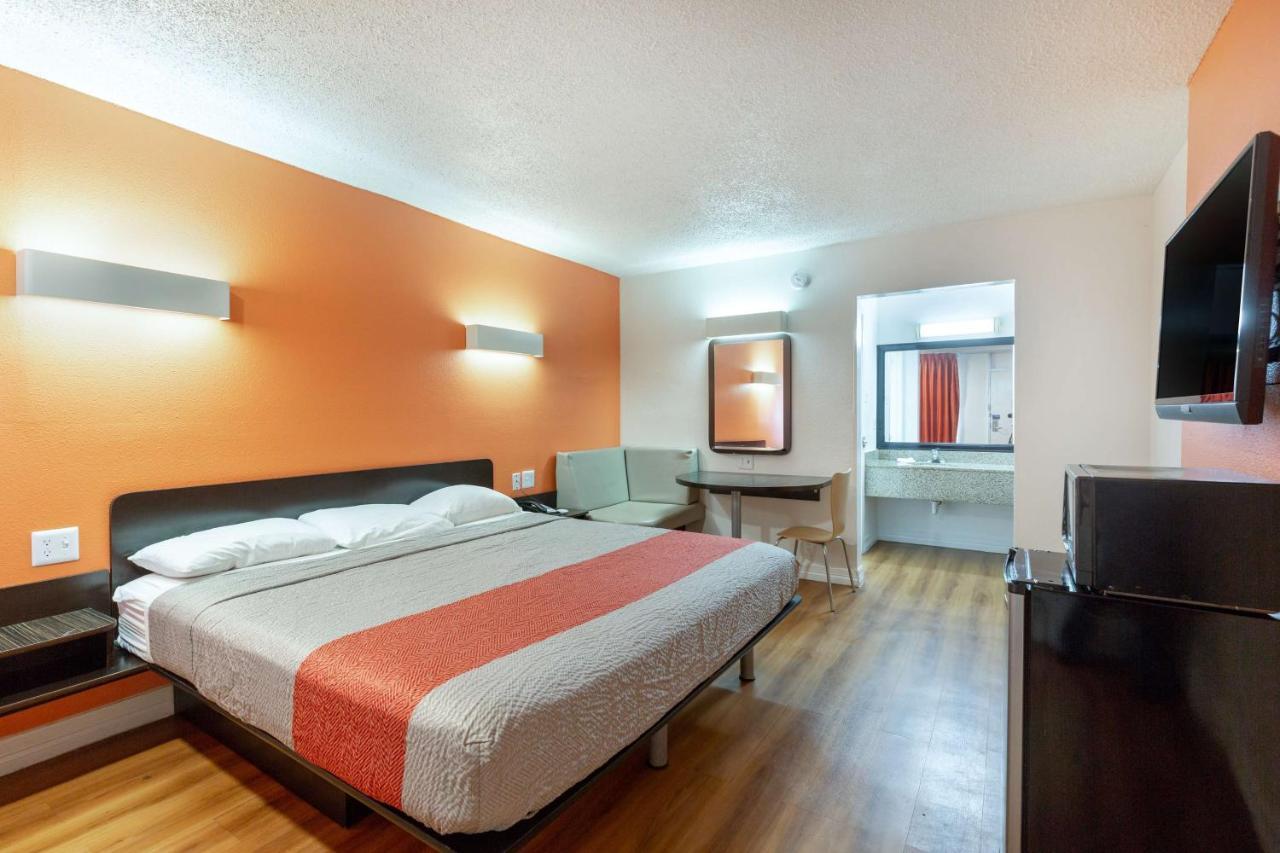 Motel 6-Houston, Tx - East Экстерьер фото