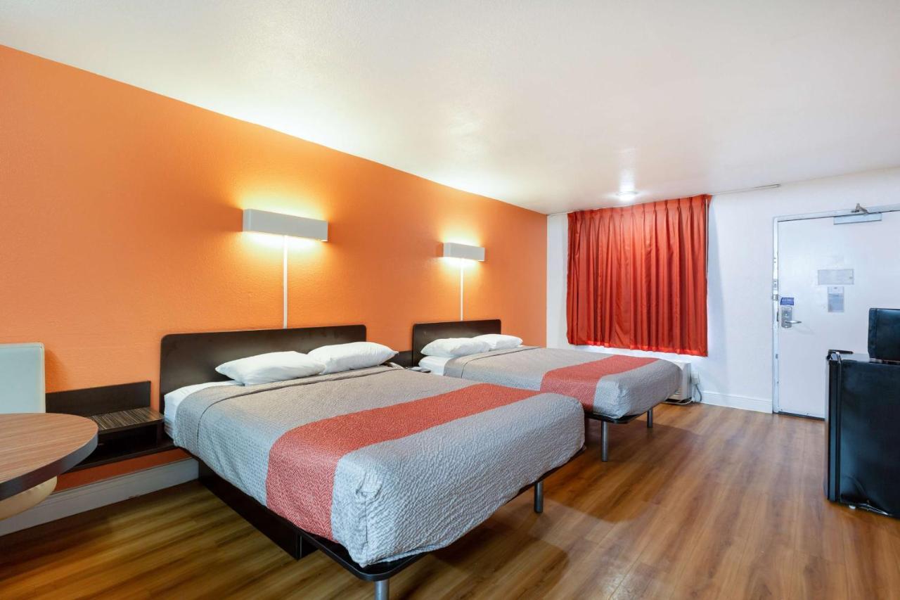 Motel 6-Houston, Tx - East Экстерьер фото