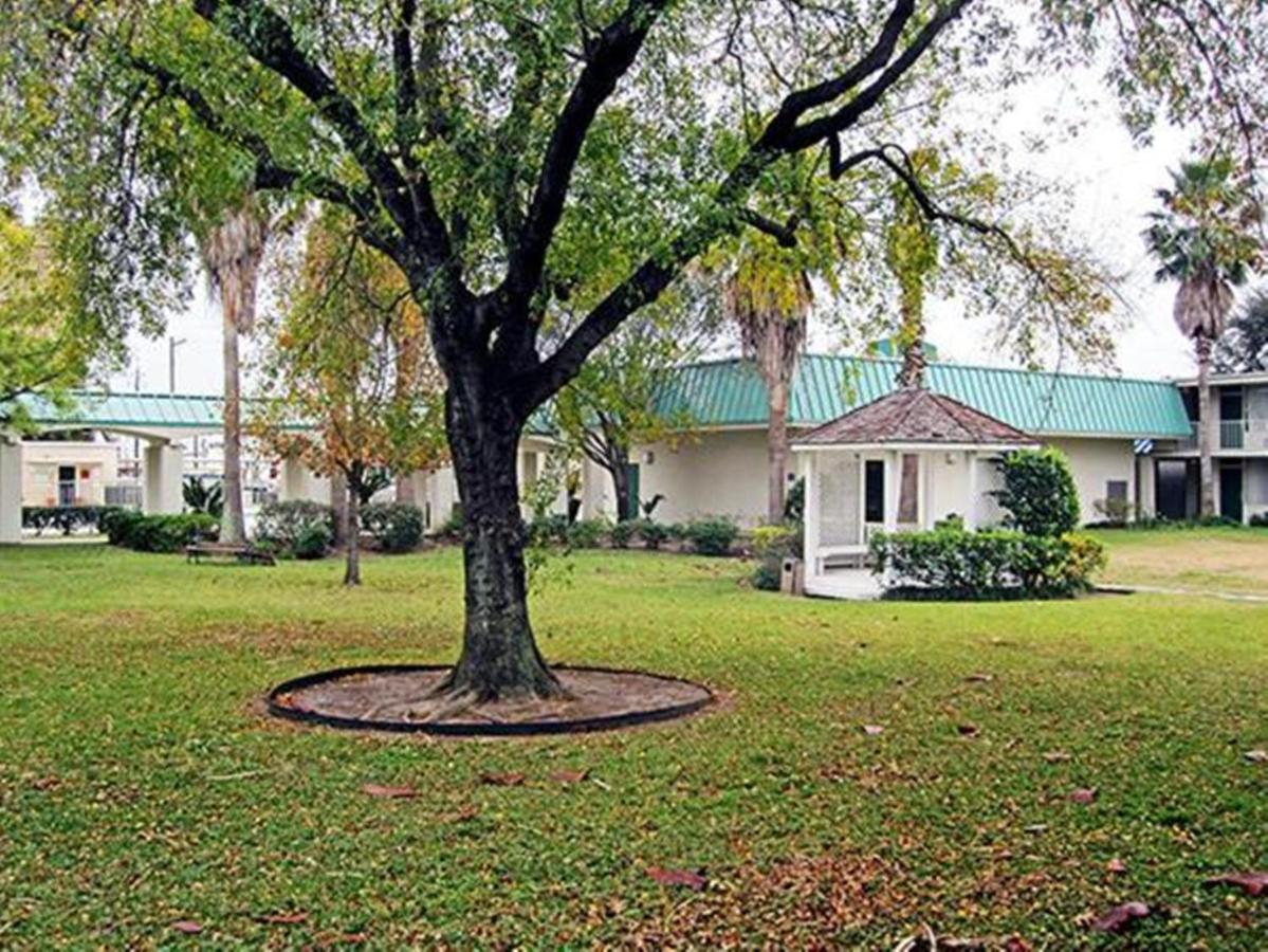 Motel 6-Houston, Tx - East Экстерьер фото