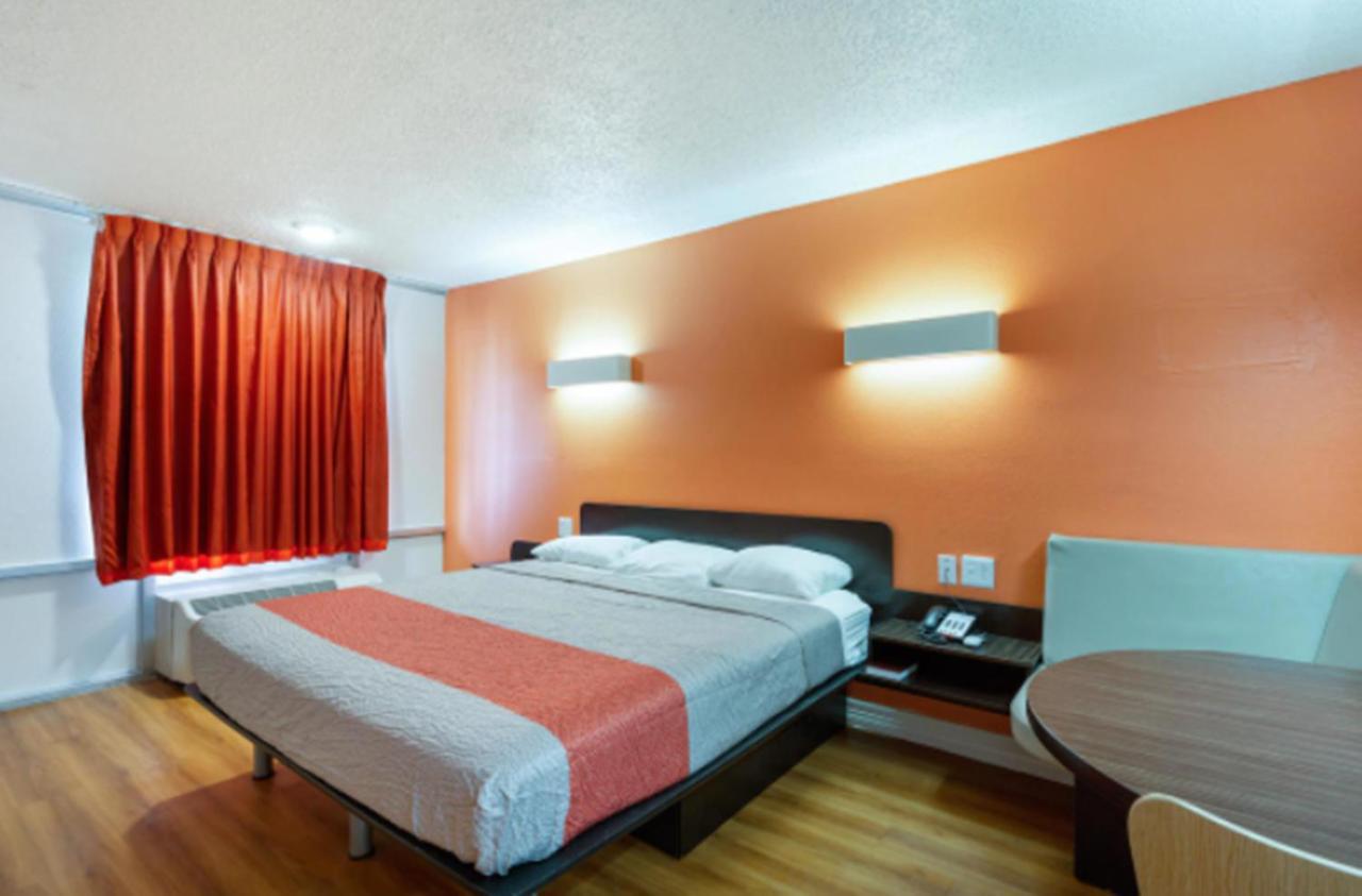 Motel 6-Houston, Tx - East Экстерьер фото
